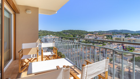 Penthouse aan zee in La Fosca met zeezicht, groot solarium en privéparkeerplaats