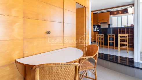 Penthouse aan zee in La Fosca met zeezicht, groot solarium en privéparkeerplaats