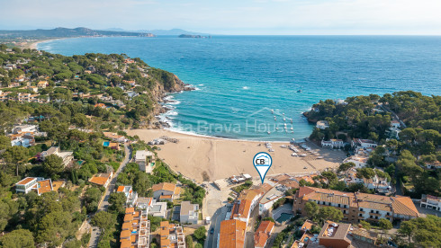 Maison de pêcheur rénovée en front de mer à Sa Riera avec terrasse et vue sur les îles Medes