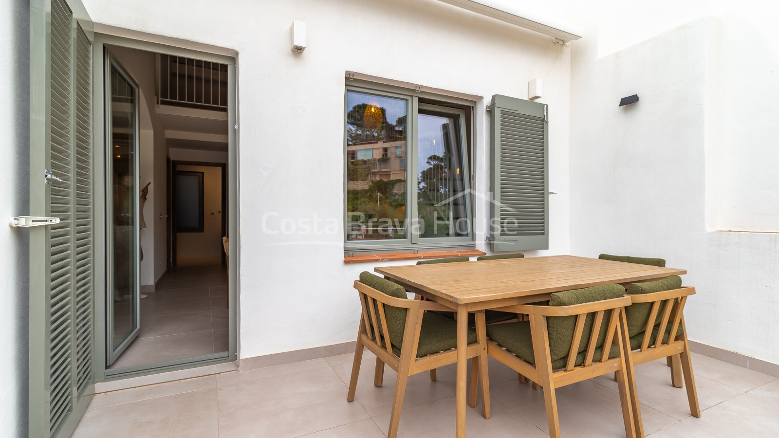 Renovated fisherman's house on the seafront in Sa Riera with terrace and Medes Islands views