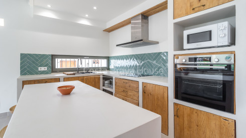Renovated fisherman's house on the seafront in Sa Riera with terrace and Medes Islands views