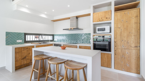 Renovated fisherman's house on the seafront in Sa Riera with terrace and Medes Islands views