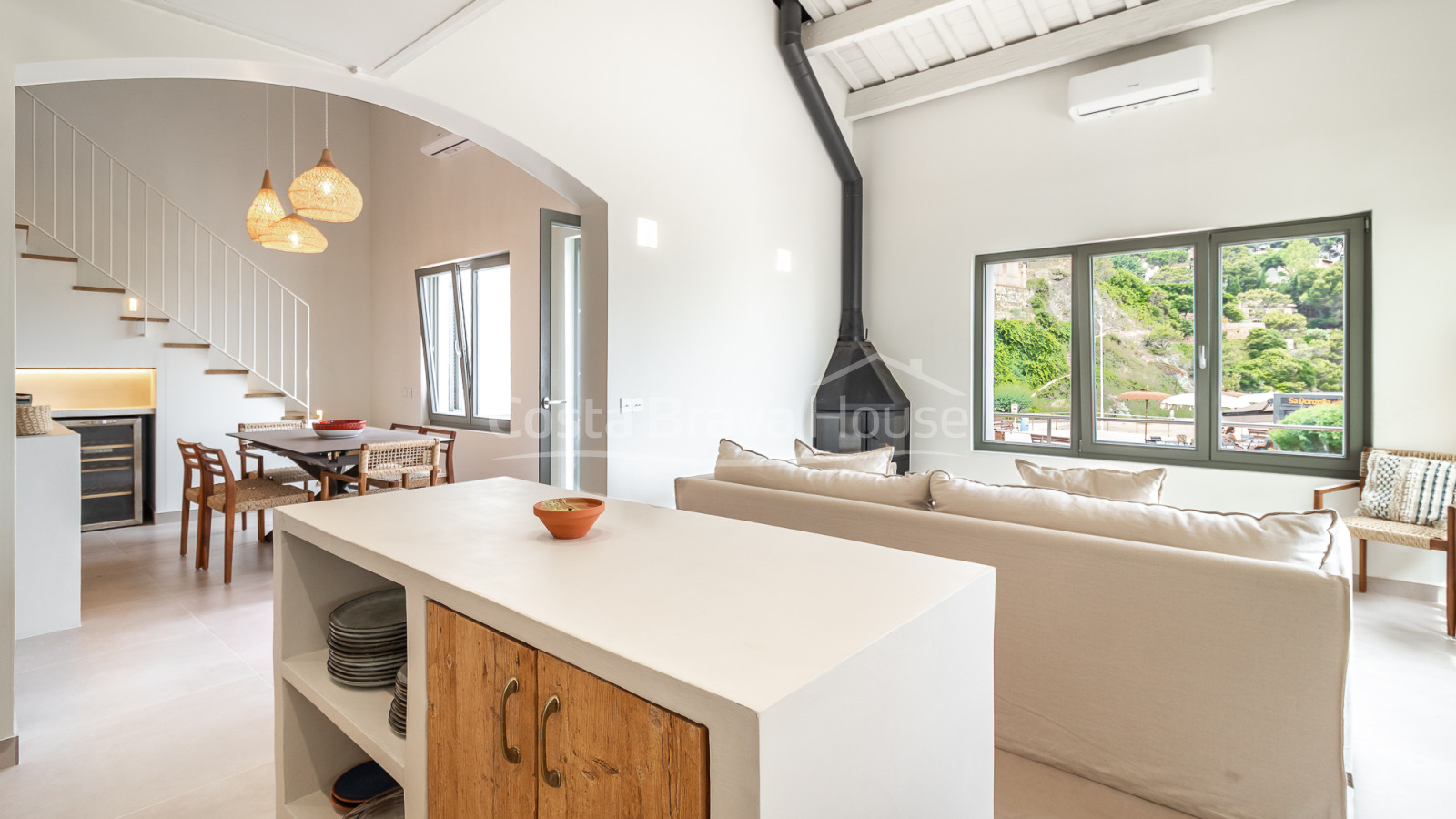 Renovated fisherman's house on the seafront in Sa Riera with terrace and Medes Islands views