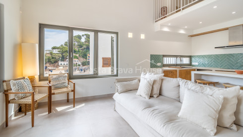 Casa de pescadors renovada davant del mar a Sa Riera amb terrassa i vistes a les Illes Medes