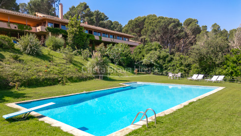 Exclusiva vila a Sa Riera amb vistes panoràmiques al mar i piscina privada a Begur