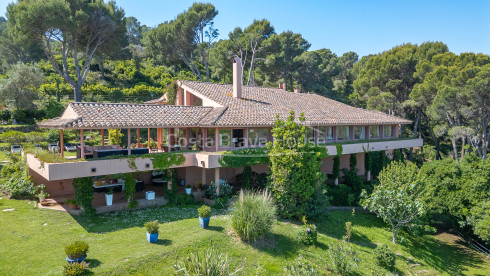 Exclusiva vila a Sa Riera amb vistes panoràmiques al mar i piscina privada a Begur