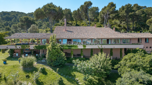 Villa exclusive à Sa Riera avec vues panoramiques sur la mer et piscine privée à Begur
