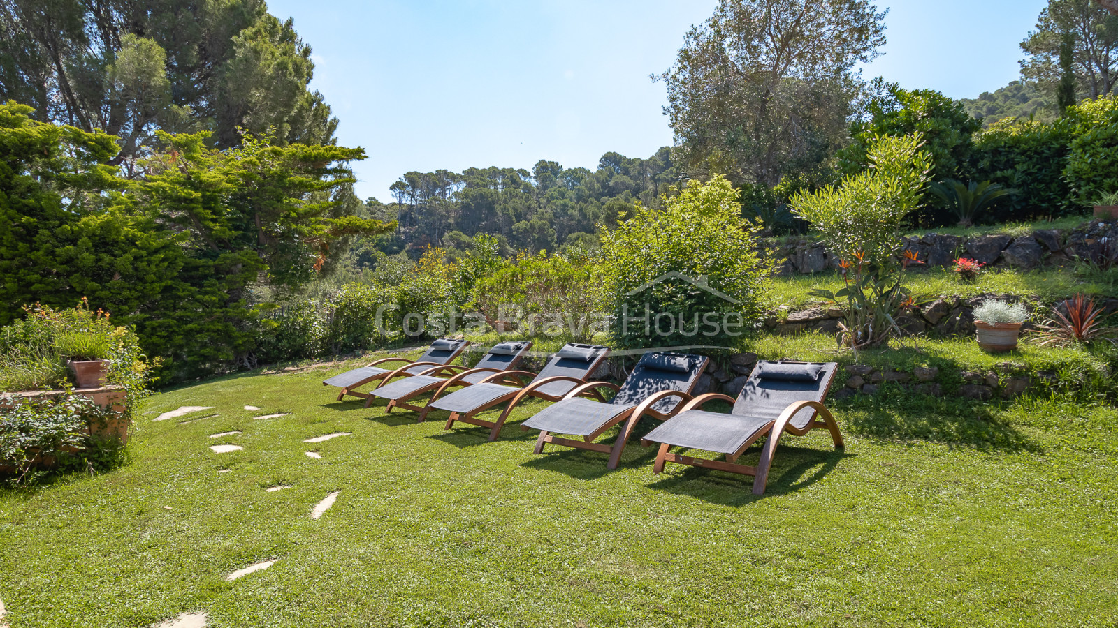 Exclusiva villa en Sa Riera con vistas panorámicas al mar y piscina privada en Begur