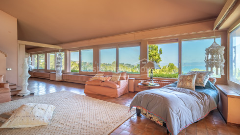 Villa exclusive à Sa Riera avec vues panoramiques sur la mer et piscine privée à Begur