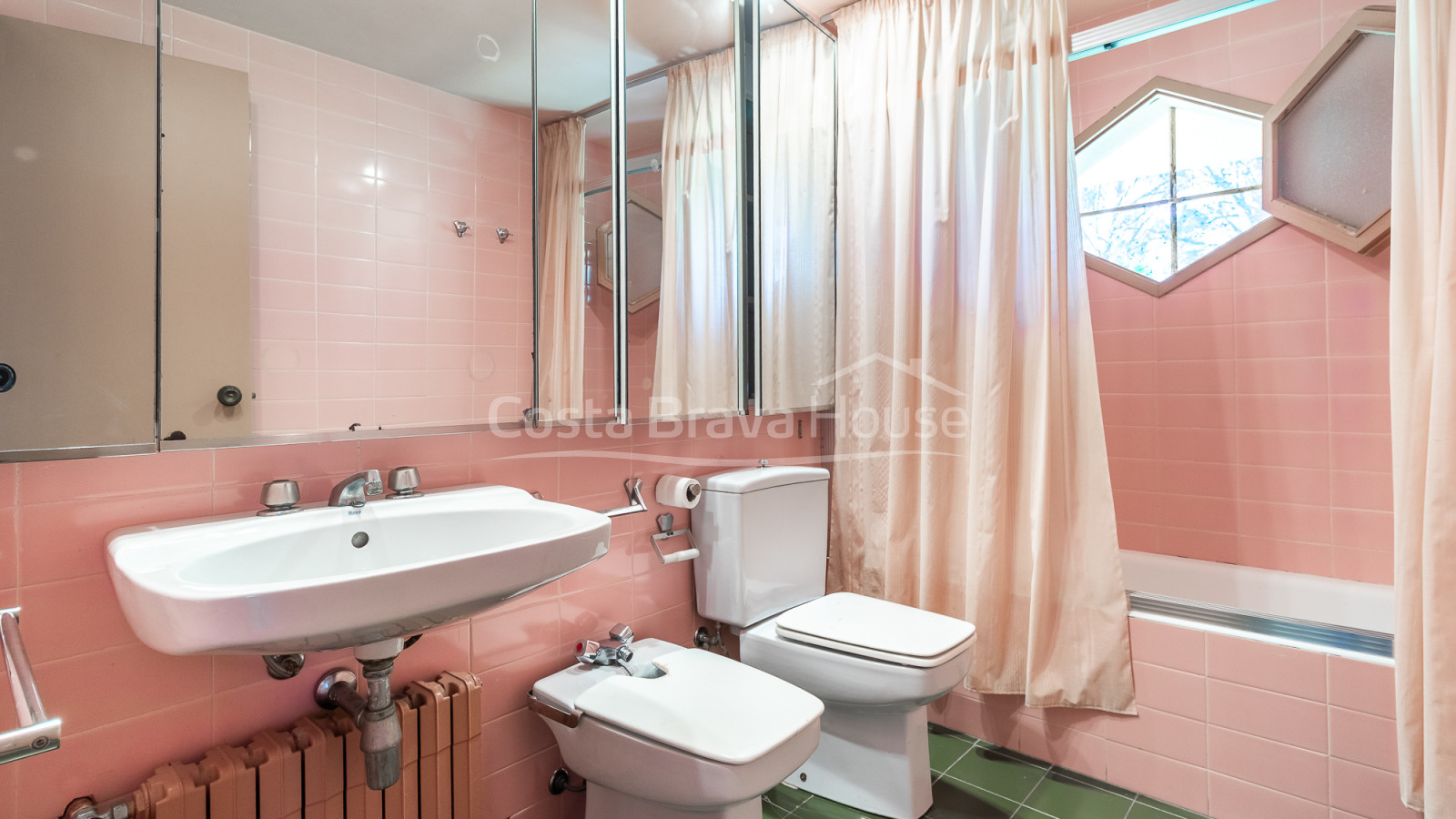Exclusiva villa en Sa Riera con vistas panorámicas al mar y piscina privada en Begur