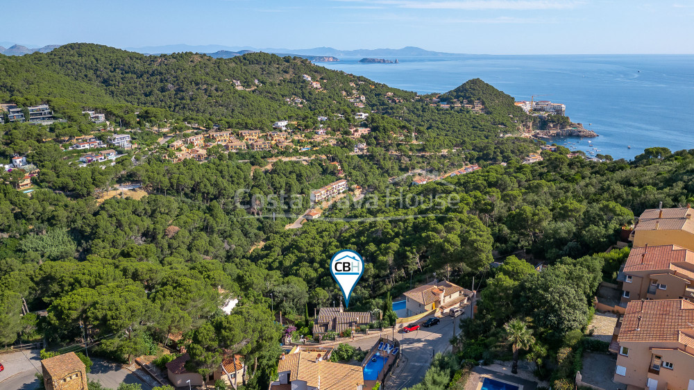 House in Sa Tuna with tourist licence, infinity pool and independent apartment