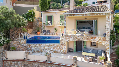House in Sa Tuna with tourist licence, infinity pool and independent apartment