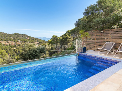 Casa en venda a Sa Tuna a 5 minuts de la platja, amb llicència turística i apartament independent