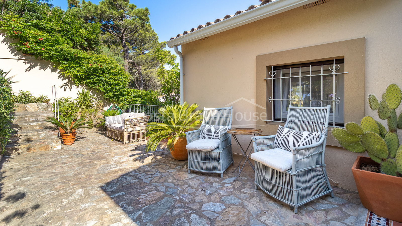 House in Sa Tuna with tourist licence, infinity pool and independent apartment
