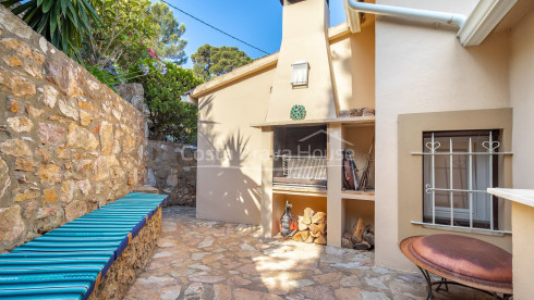 Casa en Sa Tuna con licencia turística, piscina infinity y apartamento independiente