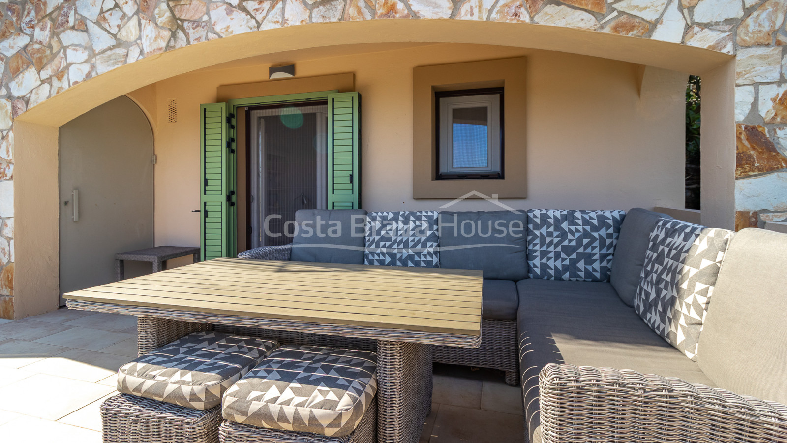 House in Sa Tuna with tourist licence, infinity pool and independent apartment
