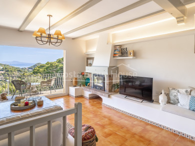 Casa en venda a Sa Tuna a 5 minuts de la platja, amb llicència turística i apartament independent