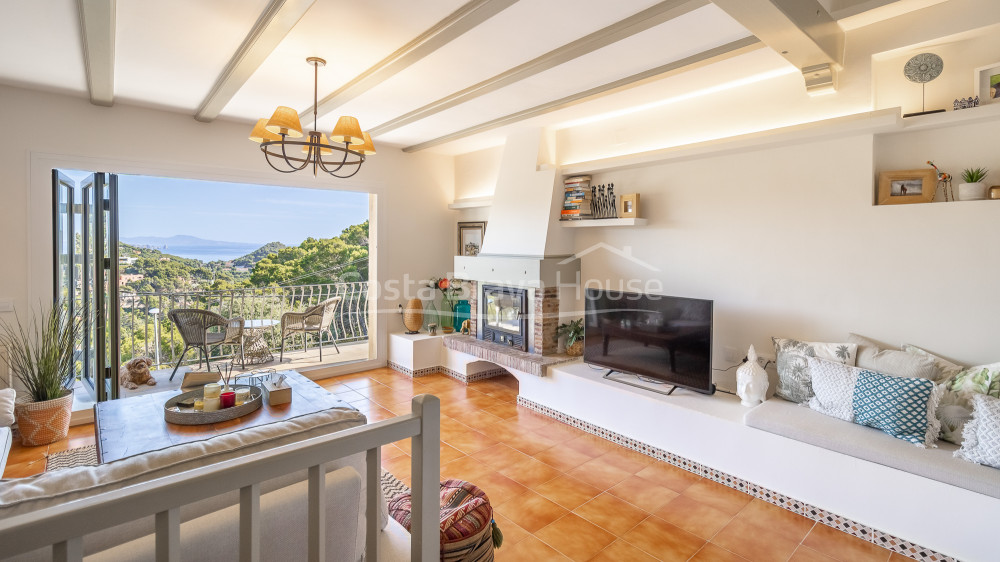 Maison à Sa Tuna avec licence touristique, piscine à débordement et appartement indépendant