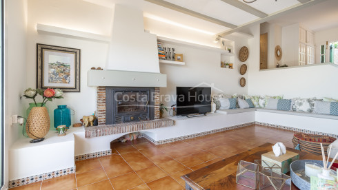 House in Sa Tuna with tourist licence, infinity pool and independent apartment
