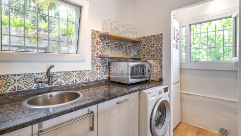 House in Sa Tuna with tourist licence, infinity pool and independent apartment
