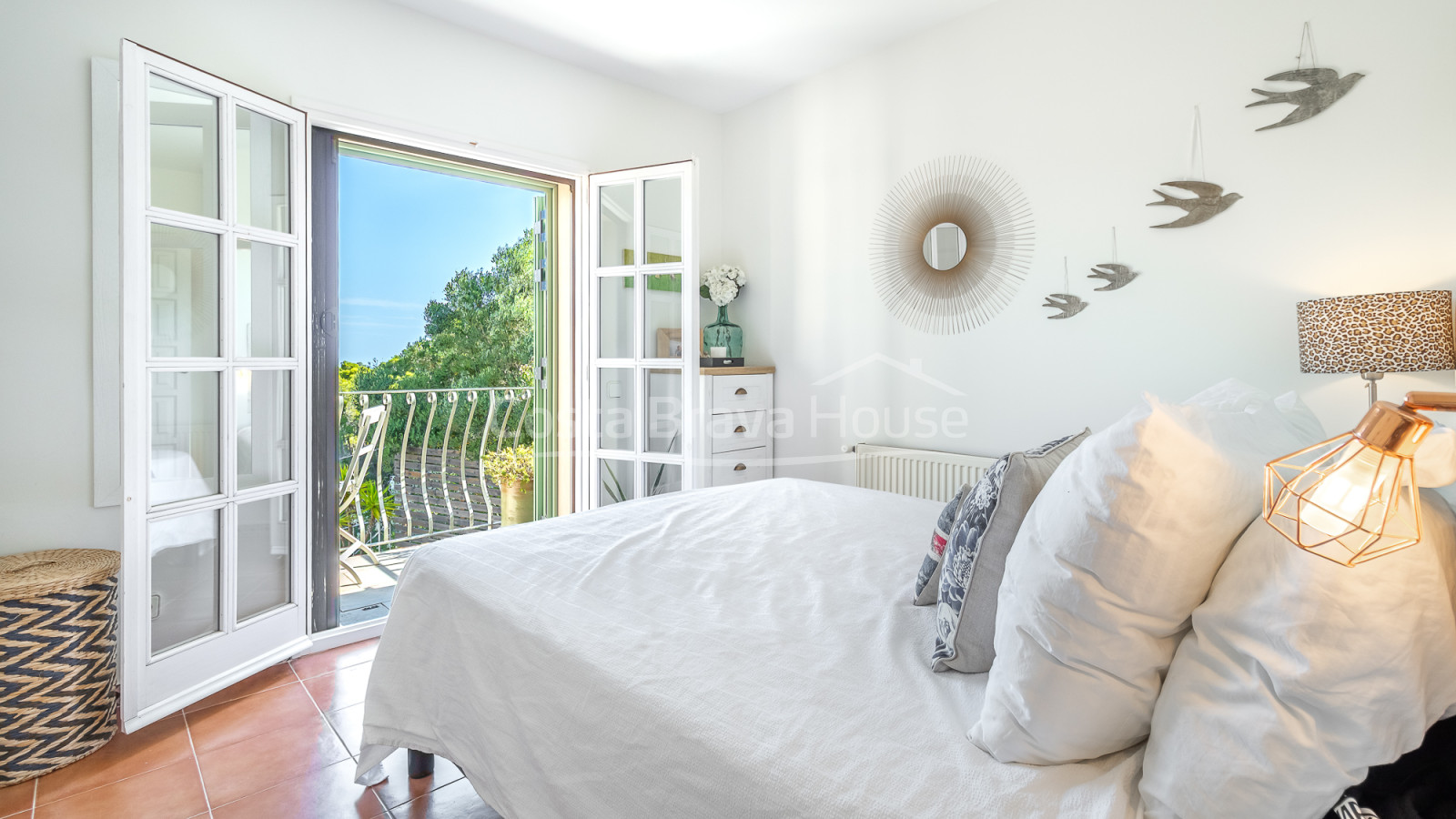 Casa en Sa Tuna con licencia turística, piscina infinity y apartamento independiente