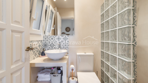 Maison à Sa Tuna avec licence touristique, piscine à débordement et appartement indépendant