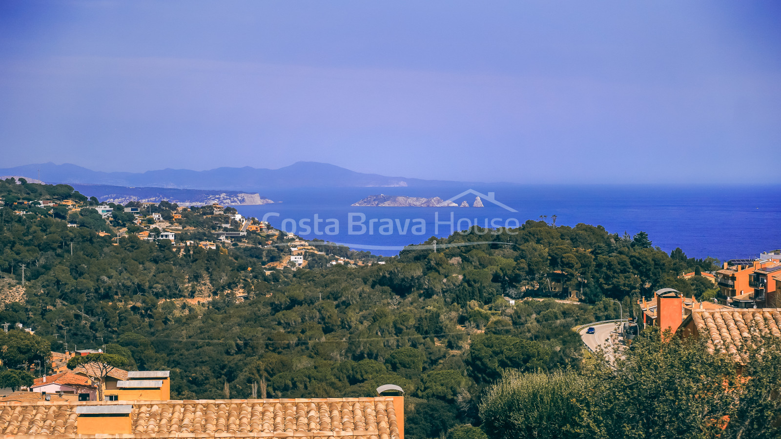Herenhuis in Begur met privétuin, spa en panoramisch uitzicht op zee en het kasteel