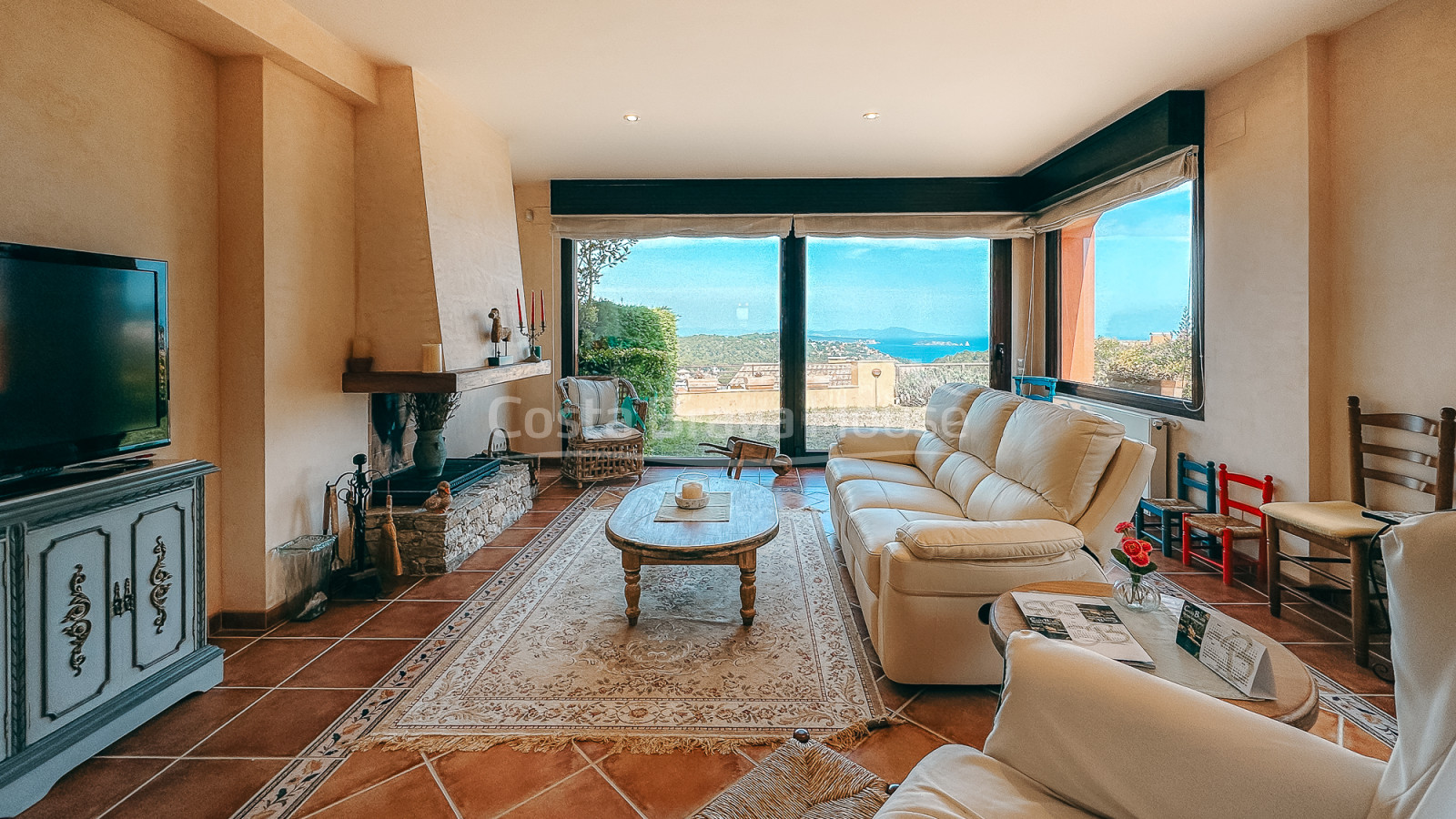 Herenhuis in Begur met privétuin, spa en panoramisch uitzicht op zee en het kasteel