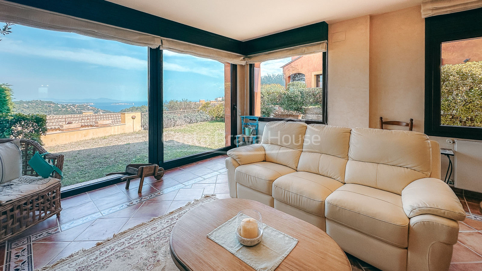 Herenhuis in Begur met privétuin, spa en panoramisch uitzicht op zee en het kasteel
