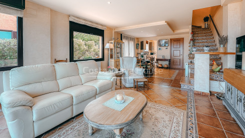 Herenhuis in Begur met privétuin, spa en panoramisch uitzicht op zee en het kasteel