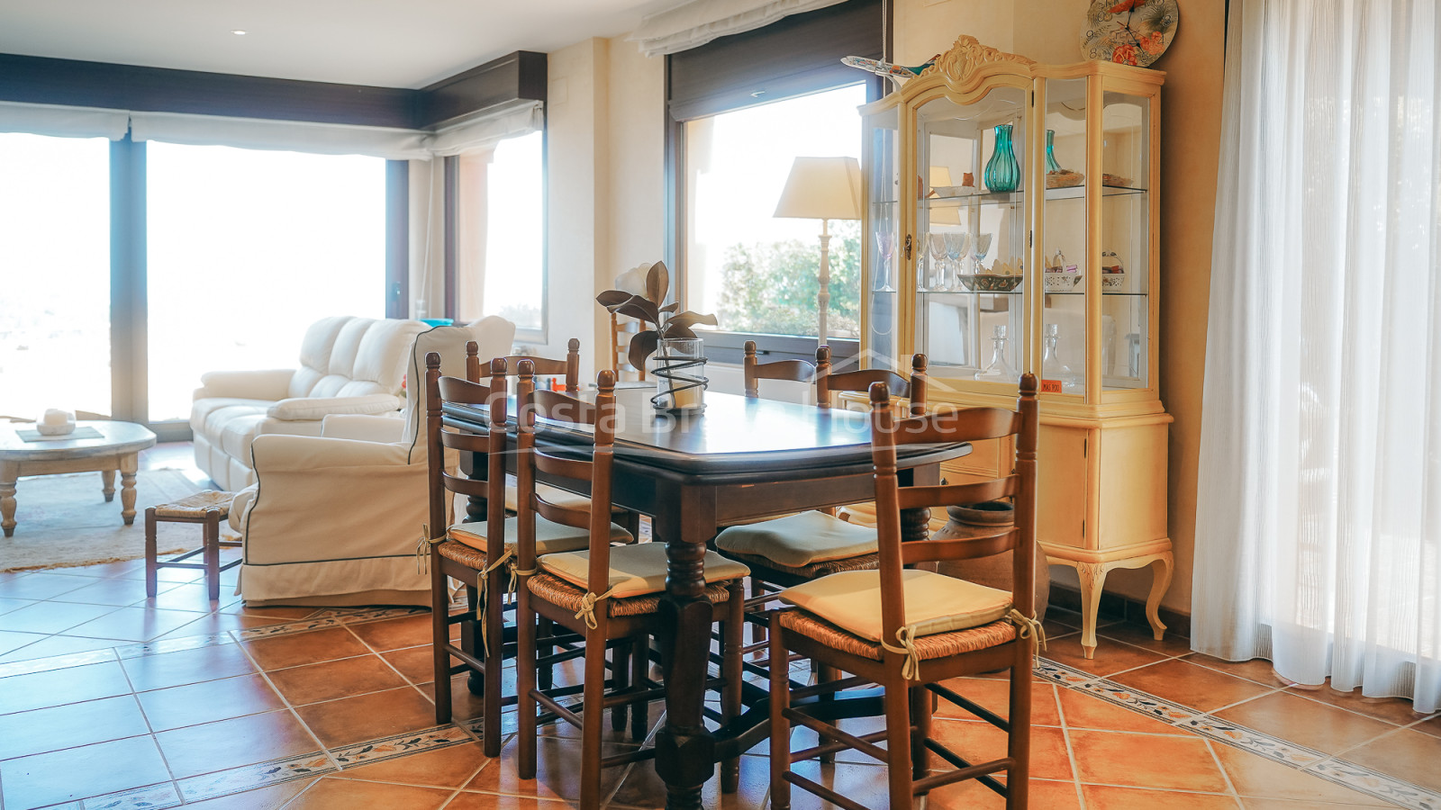 Herenhuis in Begur met privétuin, spa en panoramisch uitzicht op zee en het kasteel