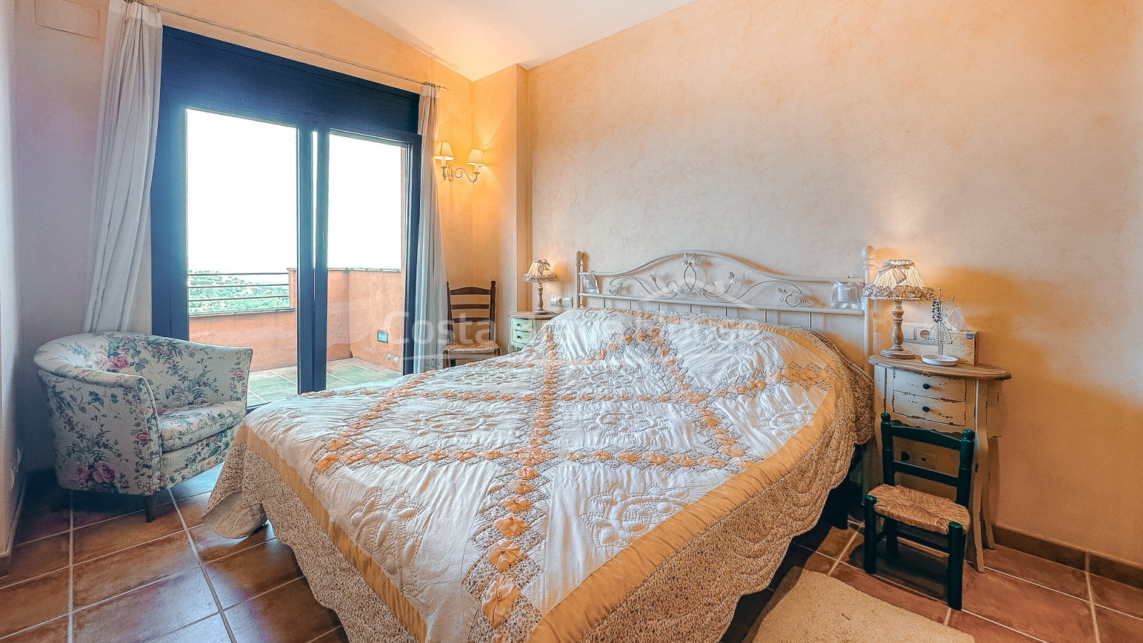 Herenhuis in Begur met privétuin, spa en panoramisch uitzicht op zee en het kasteel