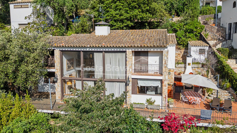 Casa en Sa Riera, Begur, con vistas al valle, terrazas soleadas y apartamento independiente