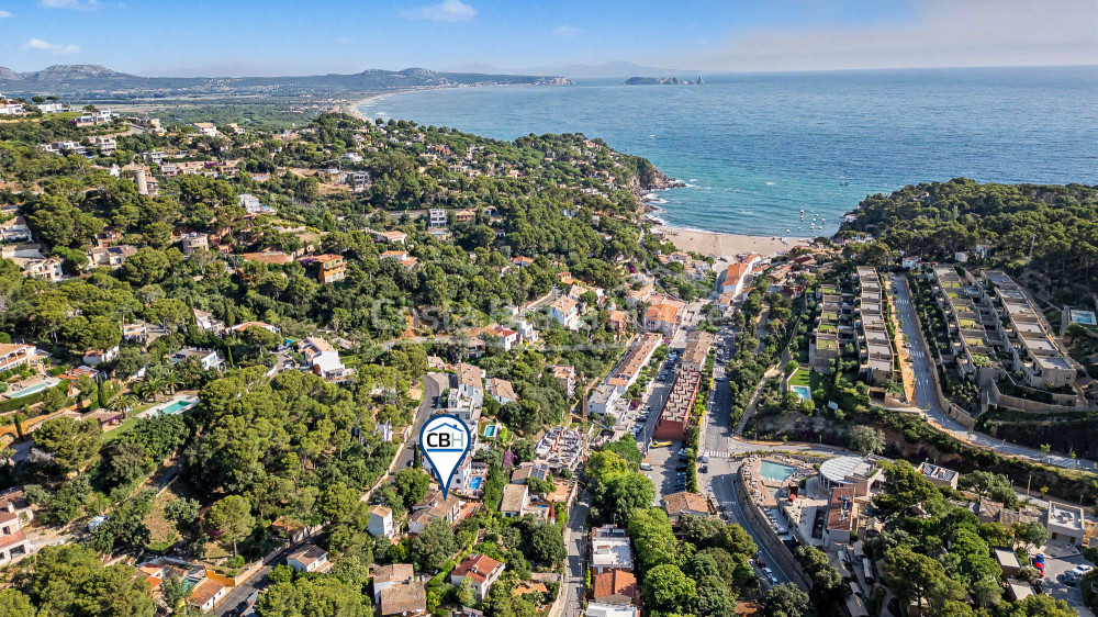 Casa a Sa Riera, Begur, amb vistes a la vall, terrasses assolellades i apartament independent