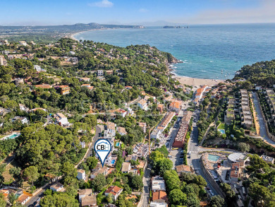 Detached house for sale in Sa Riera, Begur, with open valley views, apartment and two garages