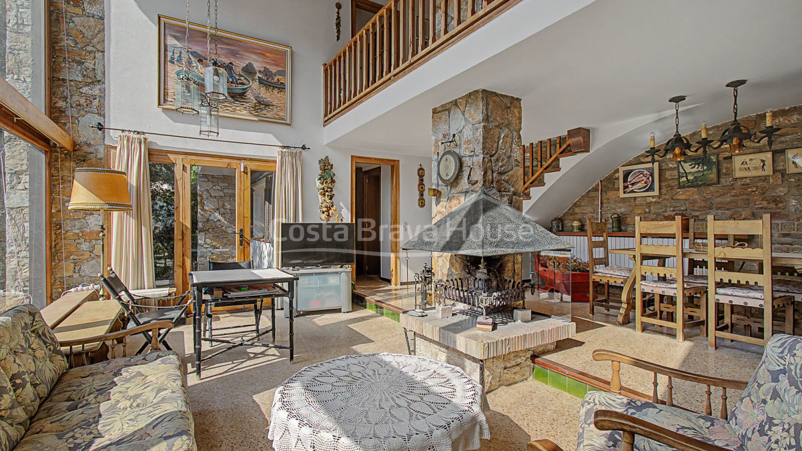 Huis in Sa Riera, Begur, met uitzicht op de vallei, zonnige terrassen en apart appartement