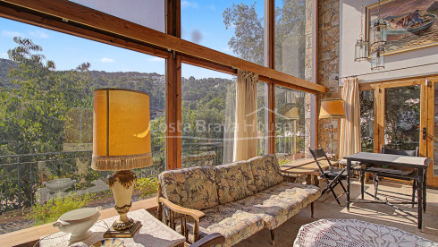 Huis in Sa Riera, Begur, met uitzicht op de vallei, zonnige terrassen en apart appartement