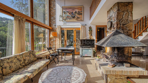 Huis in Sa Riera, Begur, met uitzicht op de vallei, zonnige terrassen en apart appartement