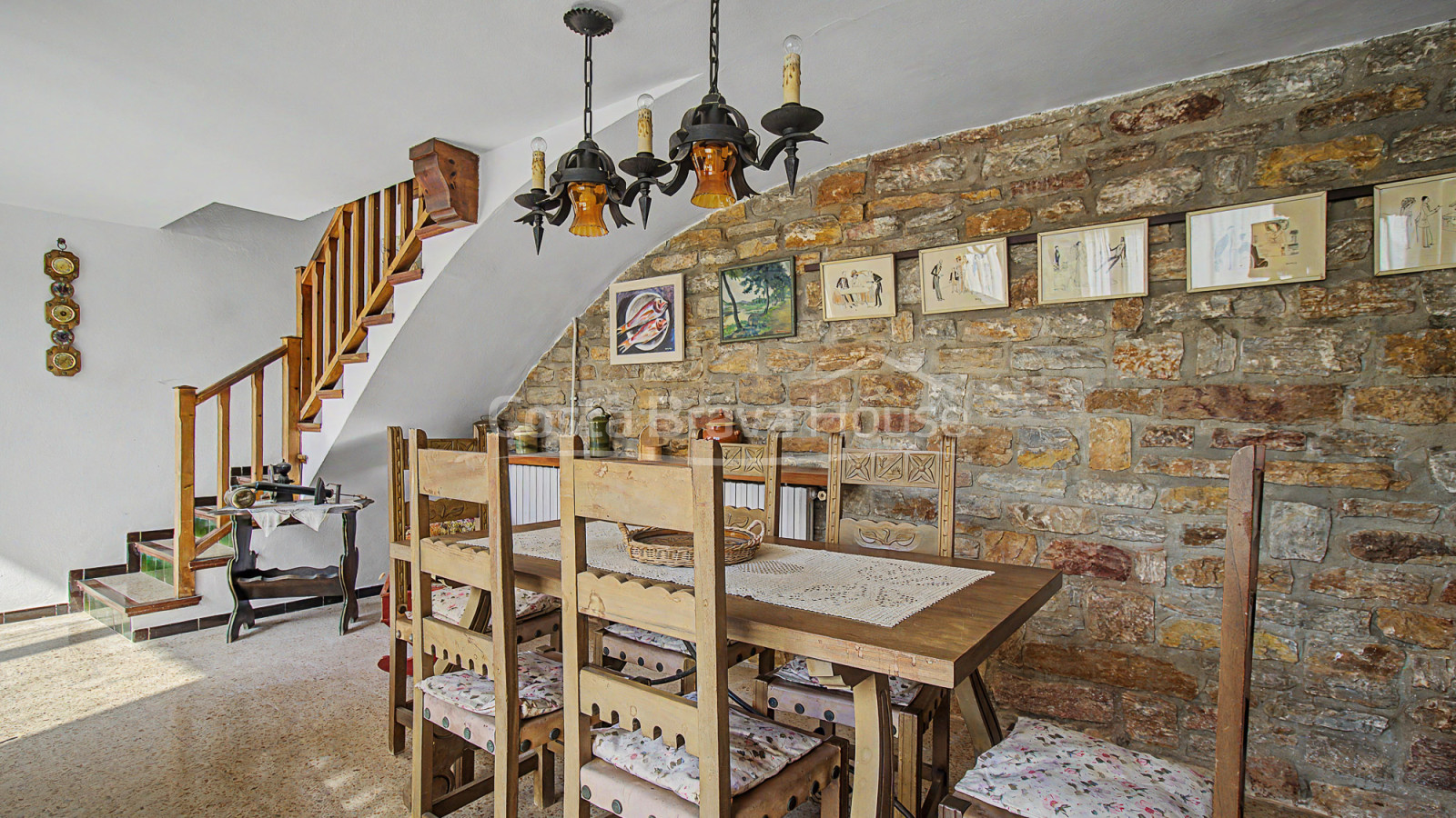 Huis in Sa Riera, Begur, met uitzicht op de vallei, zonnige terrassen en apart appartement