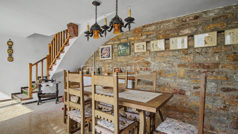 Huis in Sa Riera, Begur, met uitzicht op de vallei, zonnige terrassen en apart appartement