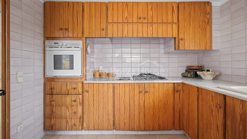 Huis in Sa Riera, Begur, met uitzicht op de vallei, zonnige terrassen en apart appartement