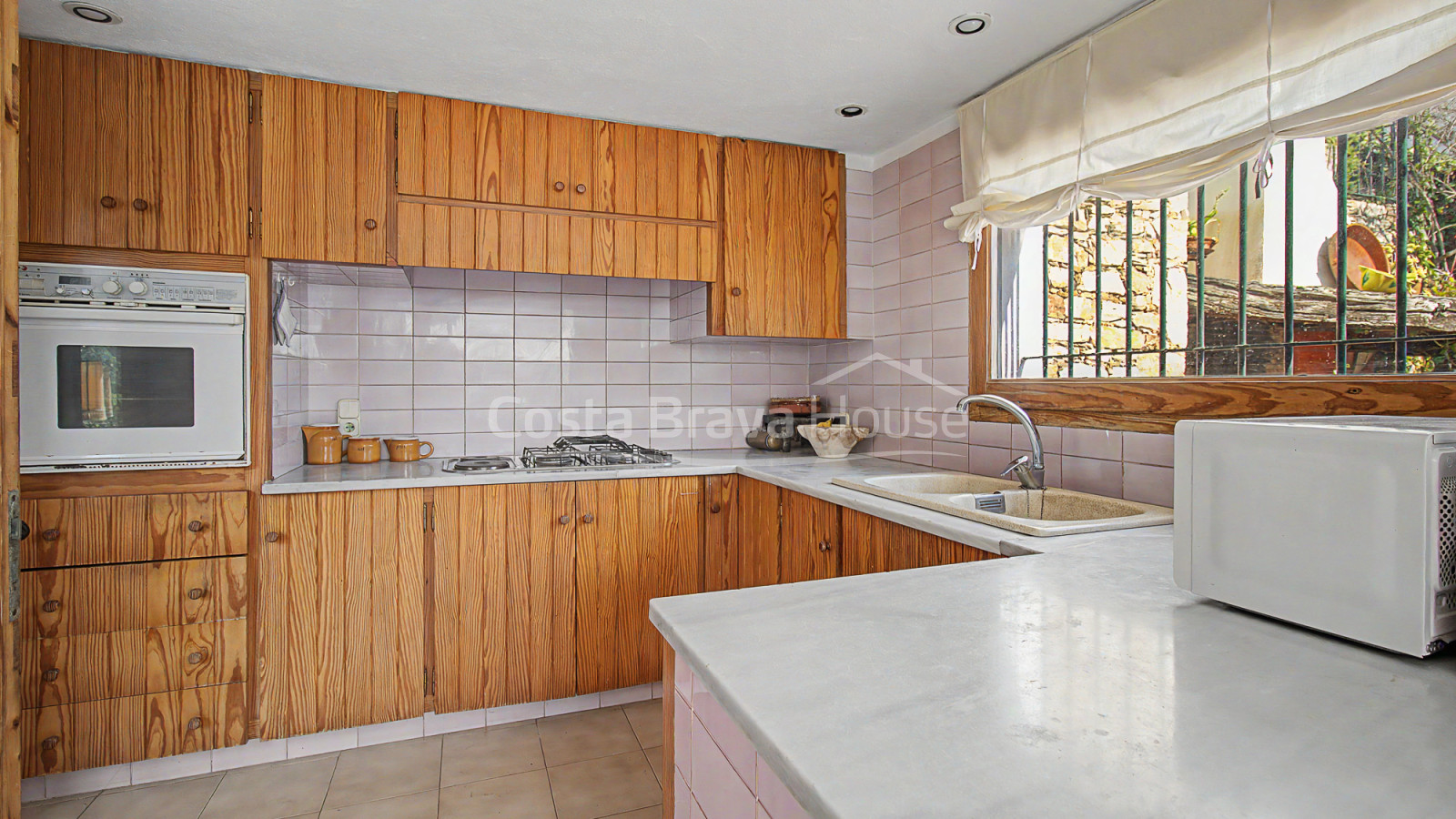 Huis in Sa Riera, Begur, met uitzicht op de vallei, zonnige terrassen en apart appartement