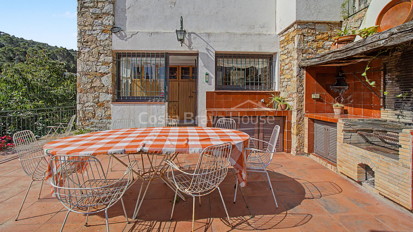 Huis in Sa Riera, Begur, met uitzicht op de vallei, zonnige terrassen en apart appartement