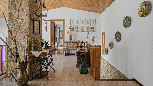 Huis in Sa Riera, Begur, met uitzicht op de vallei, zonnige terrassen en apart appartement