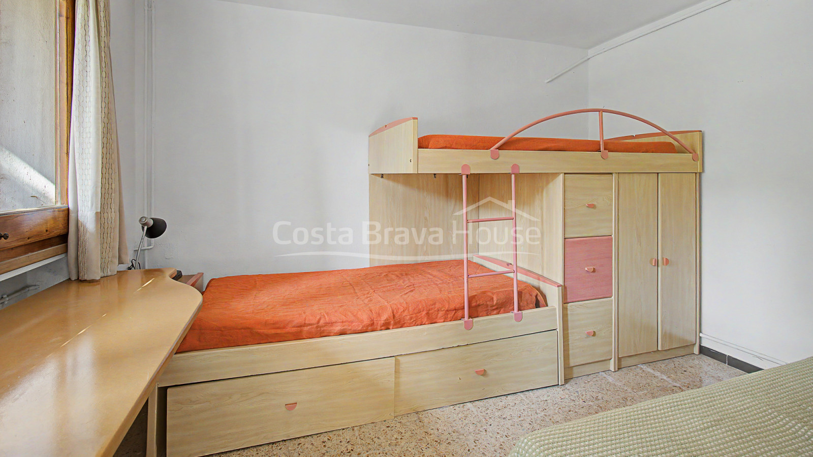 Huis in Sa Riera, Begur, met uitzicht op de vallei, zonnige terrassen en apart appartement