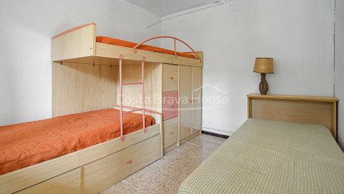 Huis in Sa Riera, Begur, met uitzicht op de vallei, zonnige terrassen en apart appartement