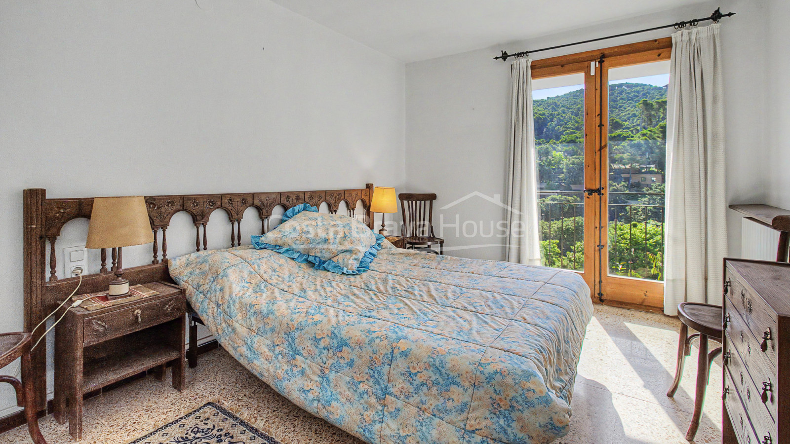 Huis in Sa Riera, Begur, met uitzicht op de vallei, zonnige terrassen en apart appartement