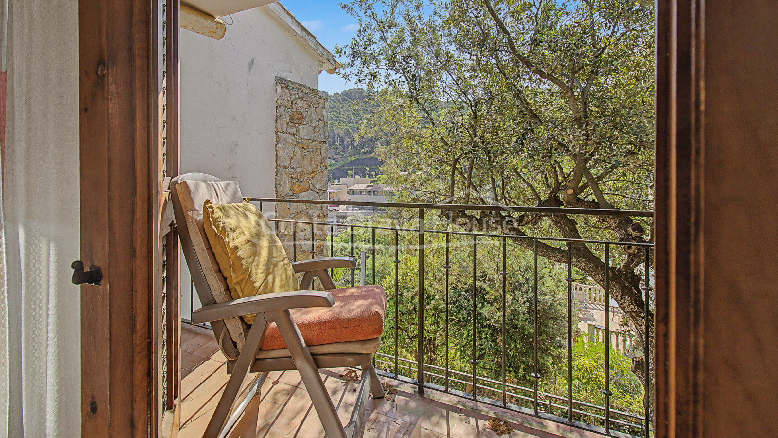 Huis in Sa Riera, Begur, met uitzicht op de vallei, zonnige terrassen en apart appartement