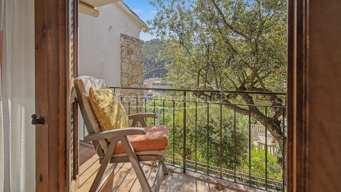 Huis in Sa Riera, Begur, met uitzicht op de vallei, zonnige terrassen en apart appartement