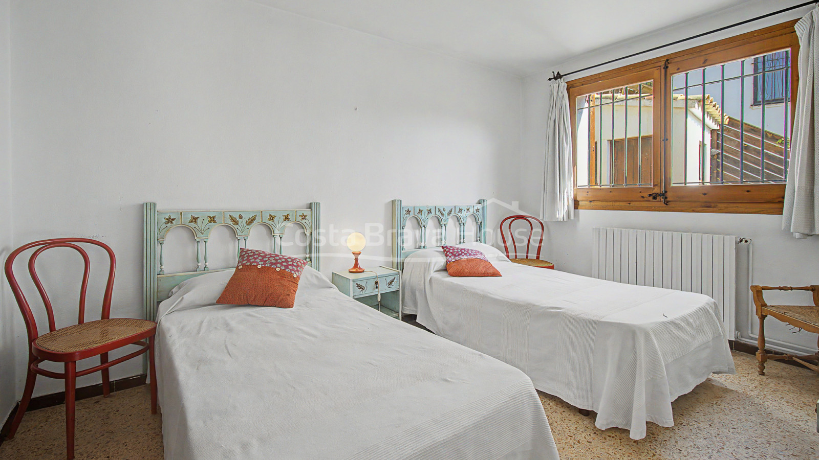 Huis in Sa Riera, Begur, met uitzicht op de vallei, zonnige terrassen en apart appartement
